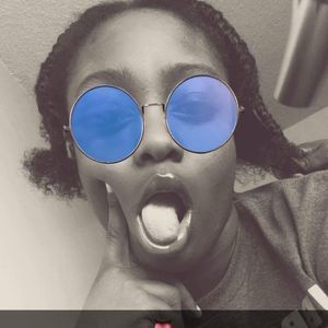 Meet your Posher, Laniya